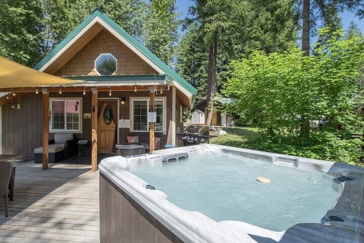 Lil Bigfoot Chalet 2 Bedroom Home by NW Comfy Cabins by RedAwning in Leavenworth, WA