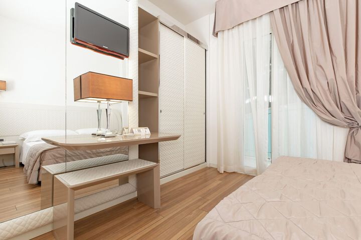 Room 35 of 99