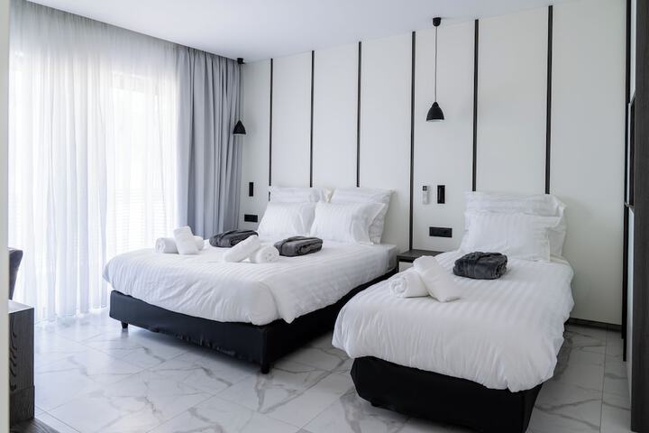 Room 6 of 28