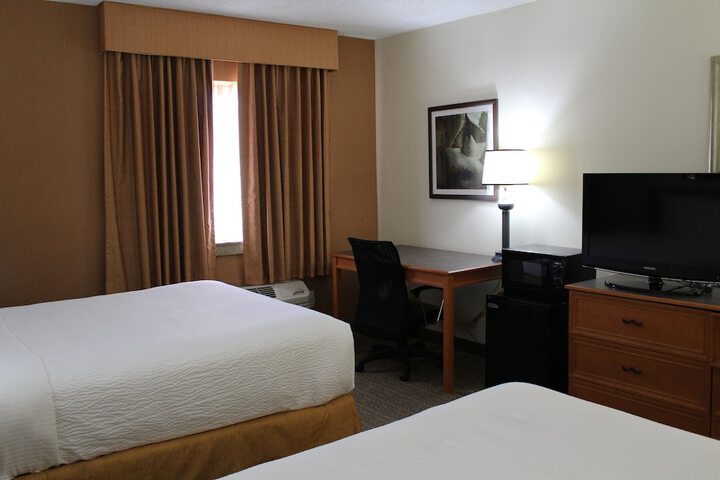 2 Double Beds (1 of 7)