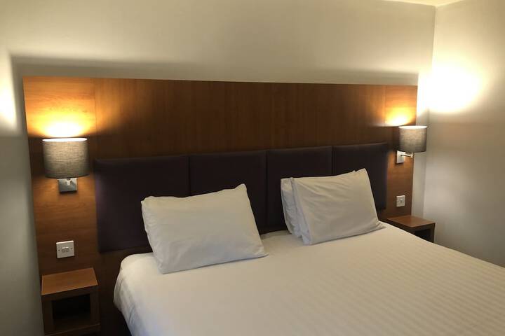 Room 13 of 18
