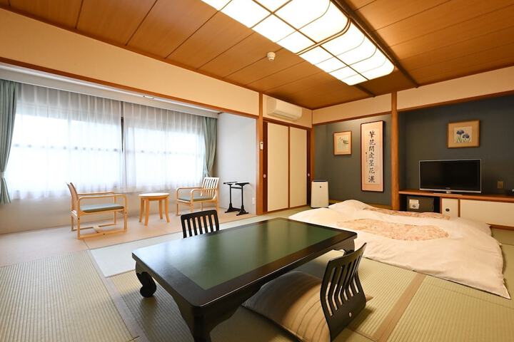 Room 15 of 48
