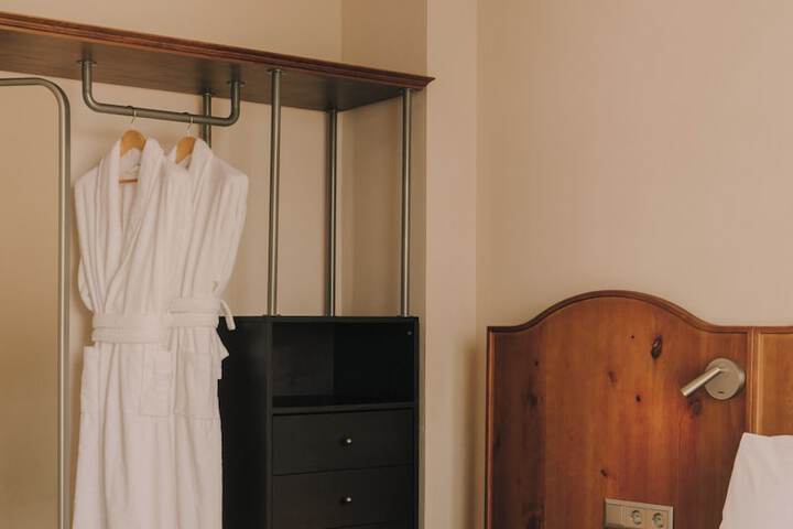 Room 7 of 42