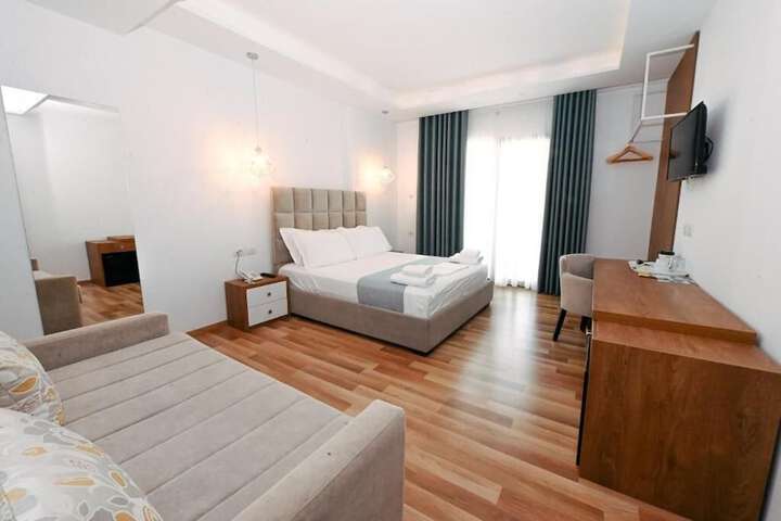 Room 6 of 71