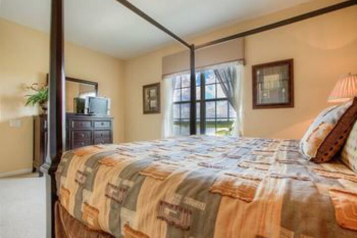 Room 9 of 20