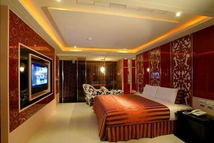 Room 10 of 107