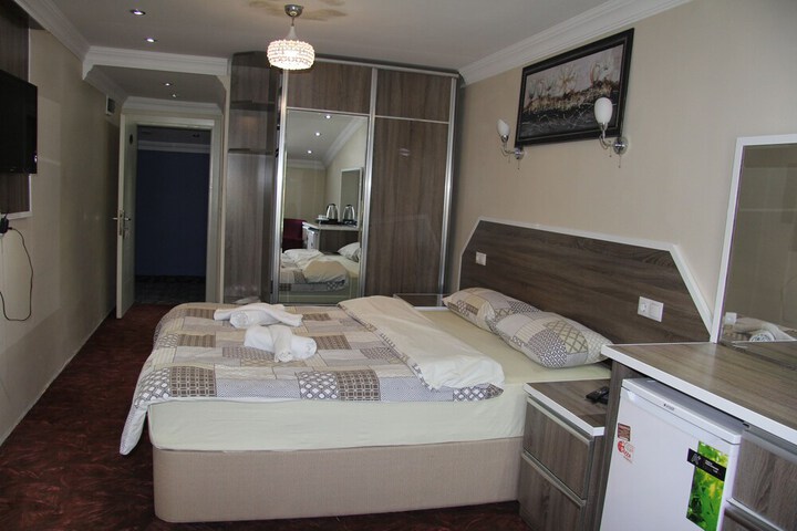 Room 8 of 28