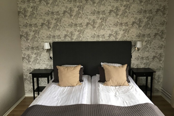 Room 7 of 27
