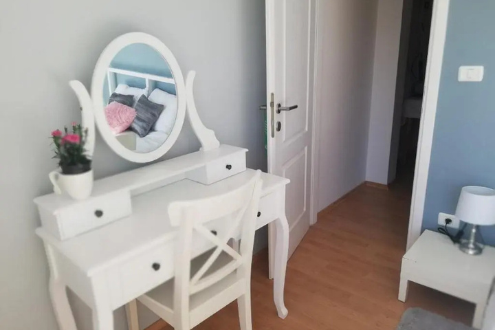 Room 2 of 17