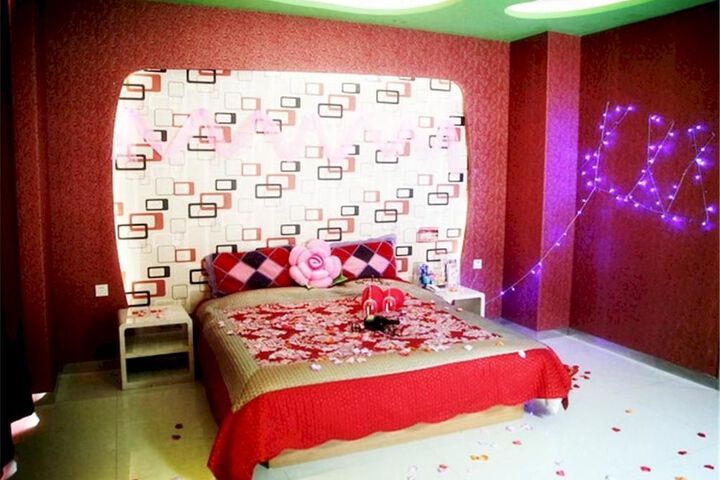 Room 8 of 42
