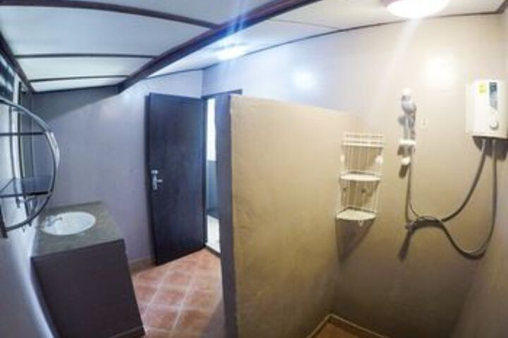 Room 6 of 65