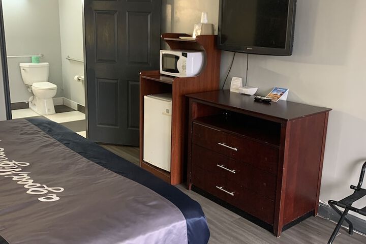 Classic King Bed (15 of 25)