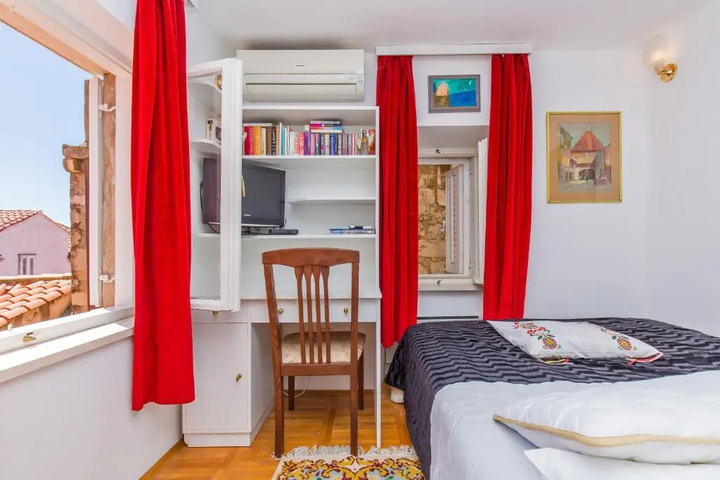 Room 3 of 6
