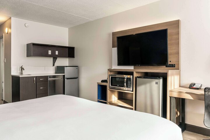 1 King Bed (7 of 13)