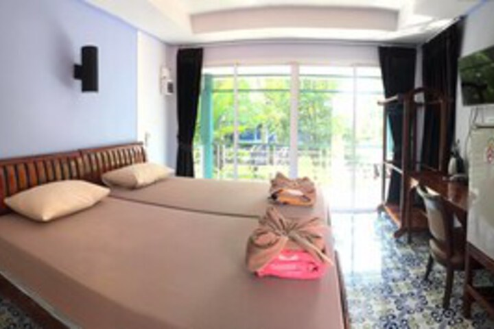 Room 14 of 18