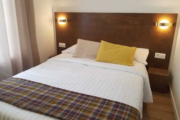 Room 5 of 18