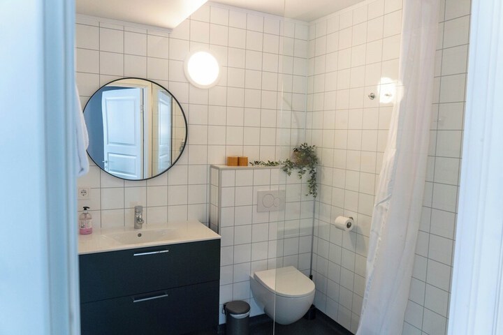 Room 15 of 83