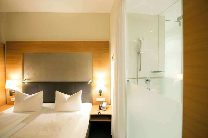Room 50 of 136