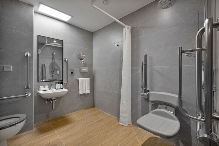 Room 35 of 106