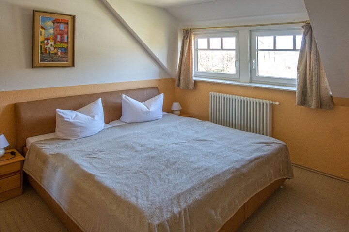Room 2 of 105