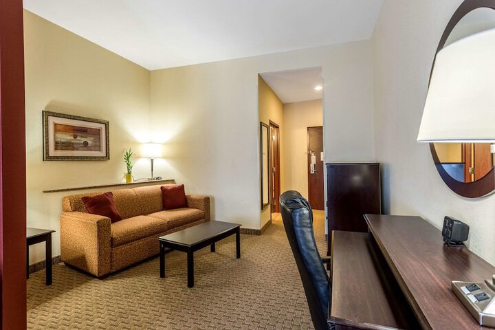 1 King Bed Suite (17 of 20)