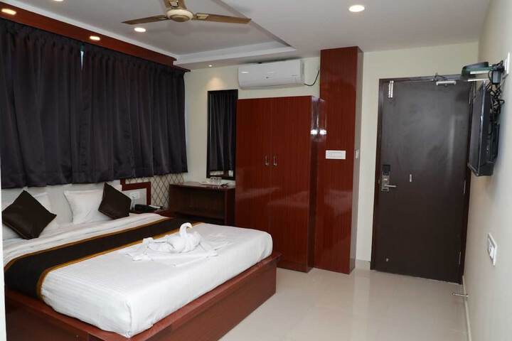 Room 10 of 26