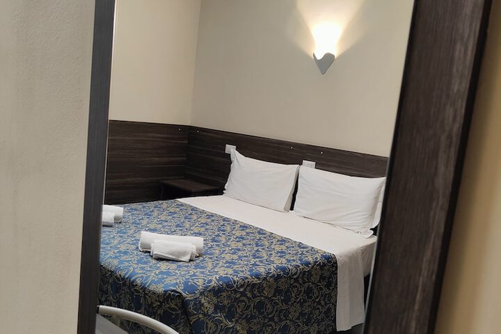 Room 16 of 65