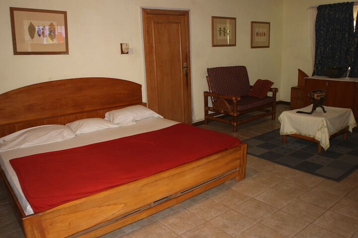Room 16 of 18