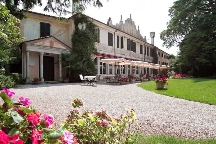 Hotel Exterior 156 of 177