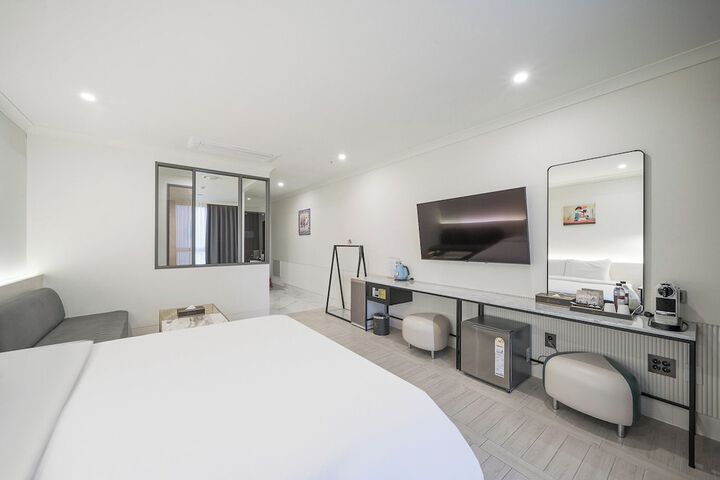 Room 42 of 83