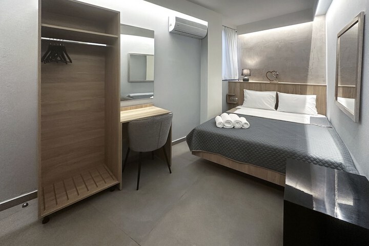 Room 2 of 28
