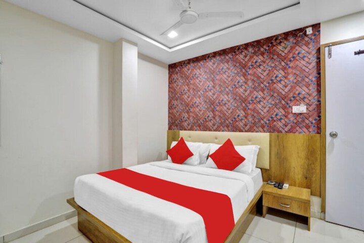 Room 4 of 15