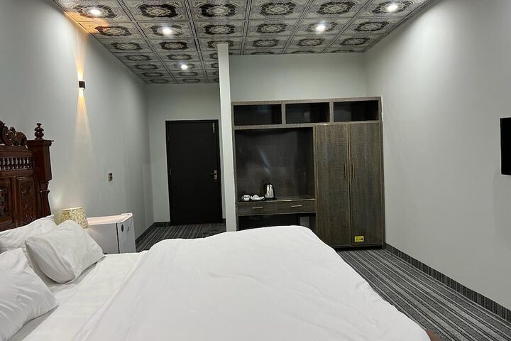 Room 3 of 16