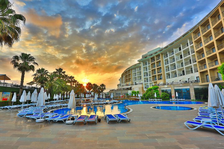 Hotel Pool