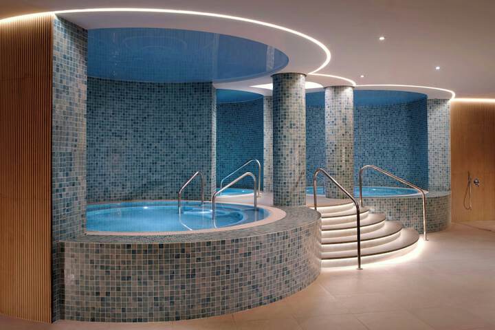 Hotel Pool