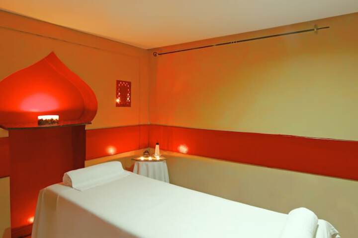 Room 28 of 61