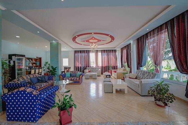 Lounge 81 of 101