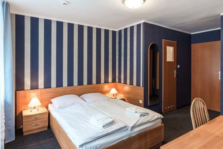 Room 4 of 53
