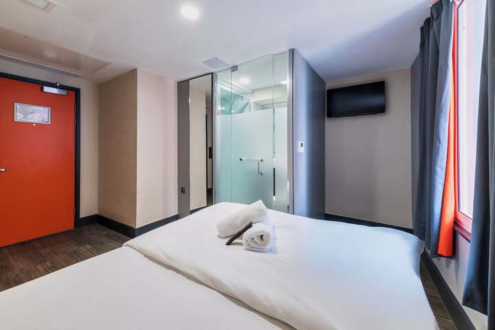 Room 35 of 105