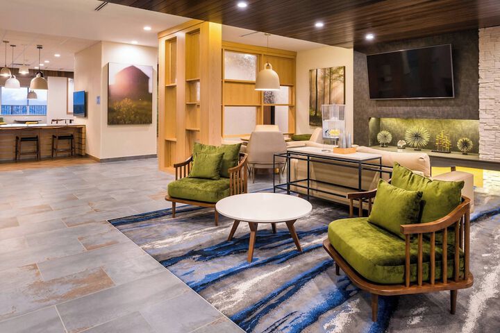 Lobby lounge
