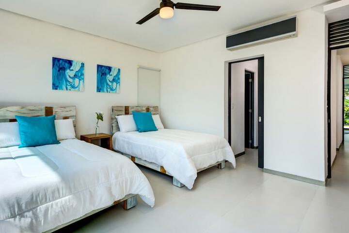 Room 4 of 95