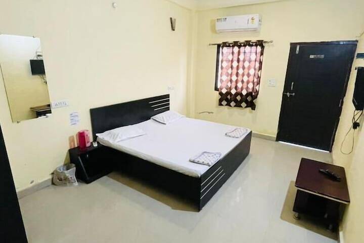 HOTEL SHIV SADHNA