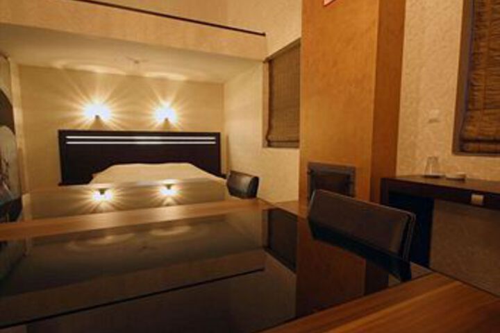 Room 9 of 29