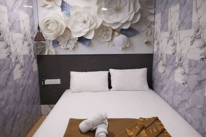 Room 3 of 7