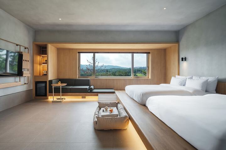 Room 4 of 120