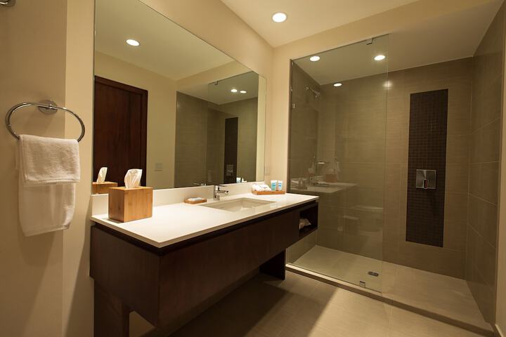 Room 28 of 65