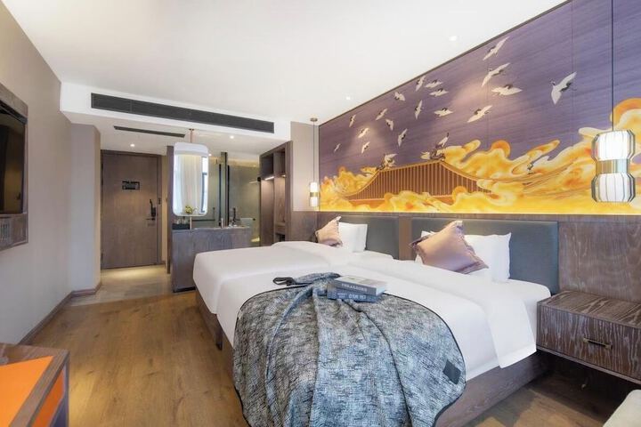 Room 15 of 26