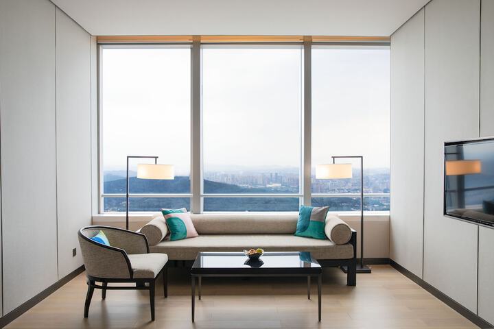 Room 10 of 85