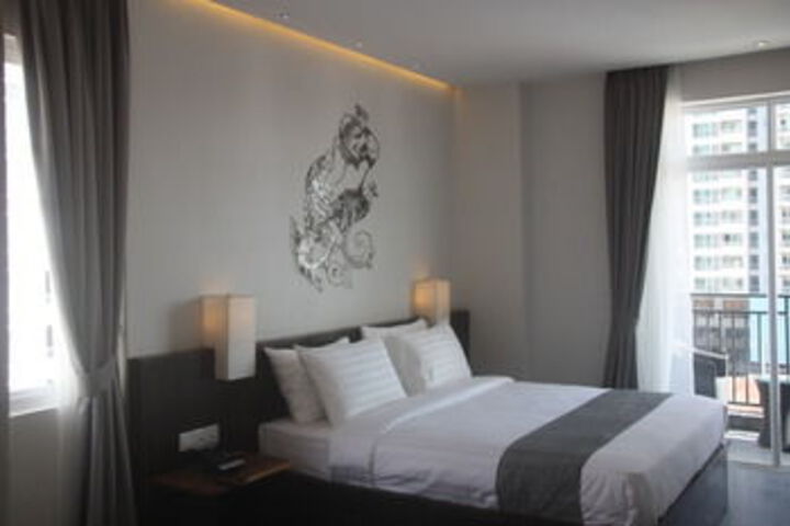 Room 32 of 53