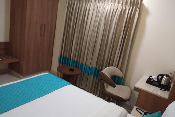 Room 8 of 32